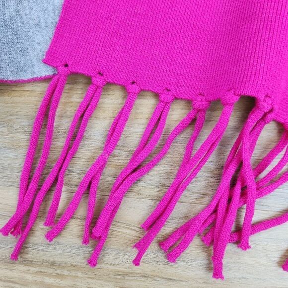 🔸️NWT Hot Pink & Gray Fringe Lined Sweater Shawl Scarf One Size - Picture 10 of 12